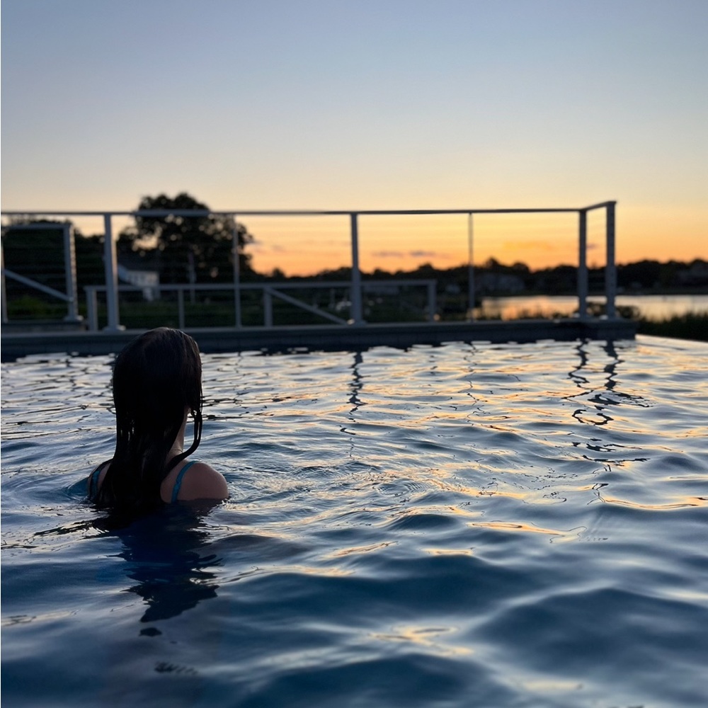 Meet your Posher, Avery